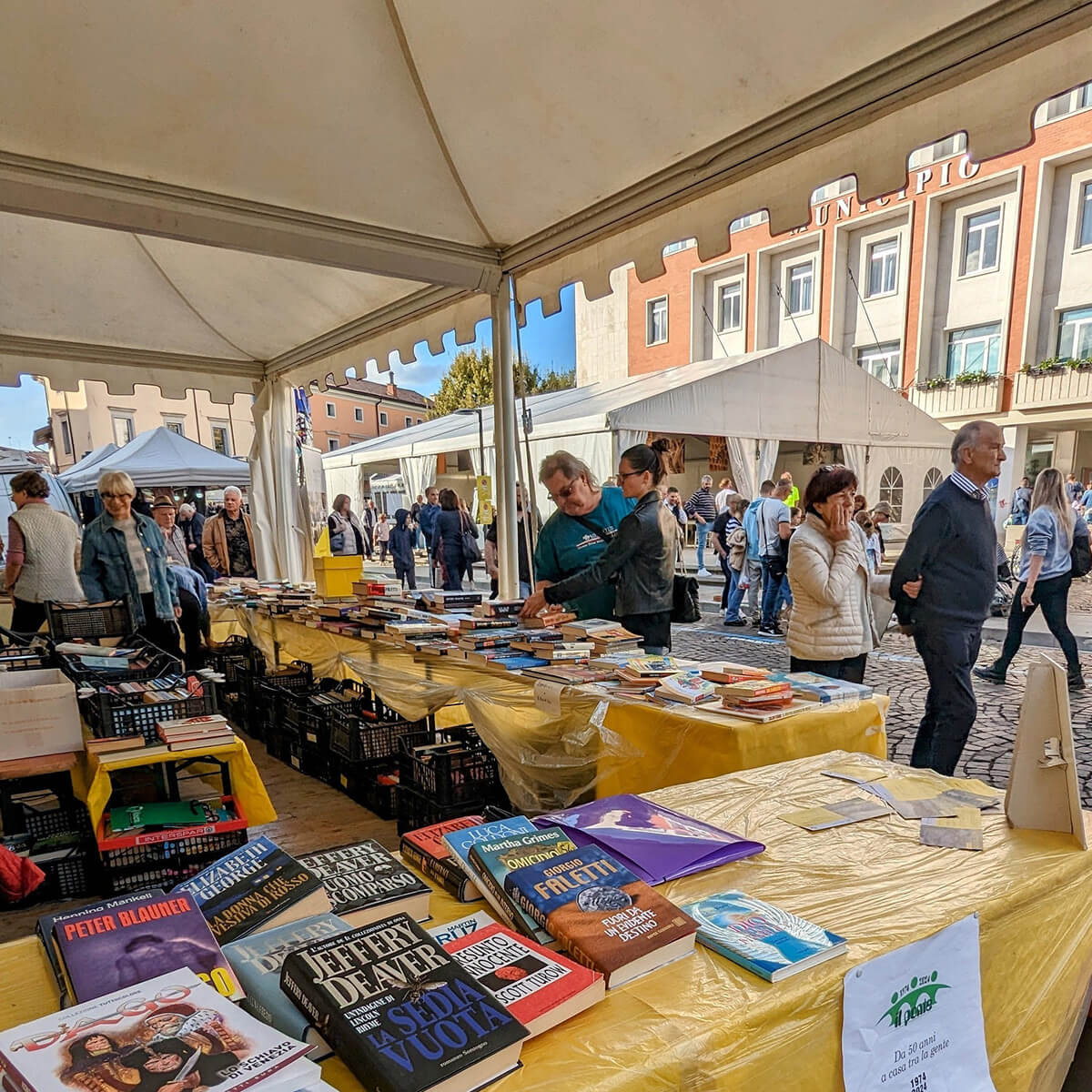 Bancarella-Fiera-di-San-Simone-Caffe-Letterario-Codroipese