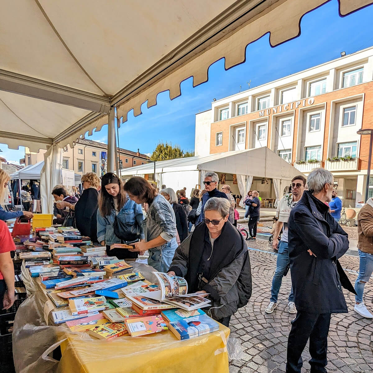 Visitatori-Fiera-di-San-Simone-Caffe-Letterario-Codroipese